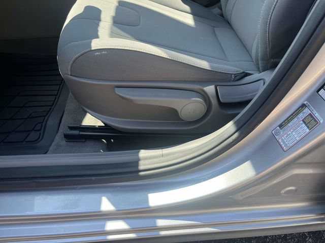 Used 2023 Hyundai Elantra SEL w/ Convenience Package FWD image 18