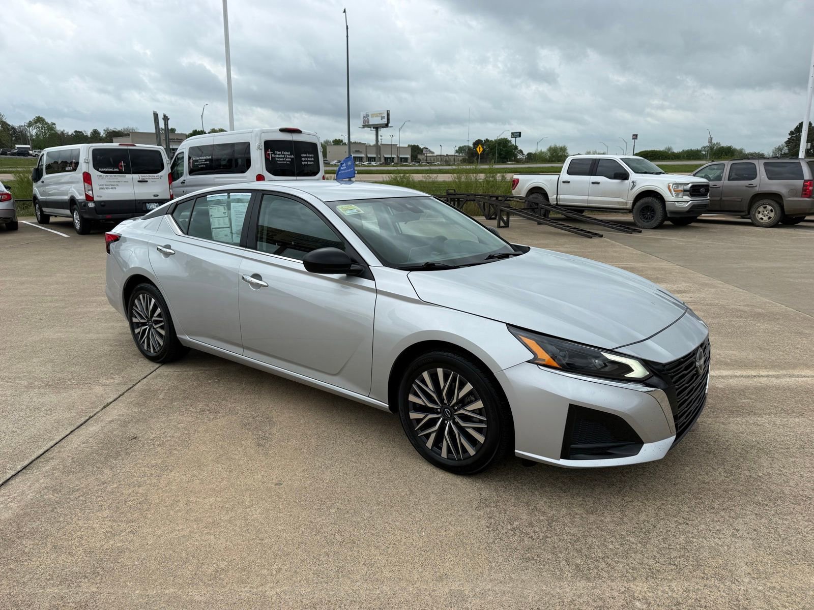Used 2025 Nissan Altima 2.5 SV FWD image 7