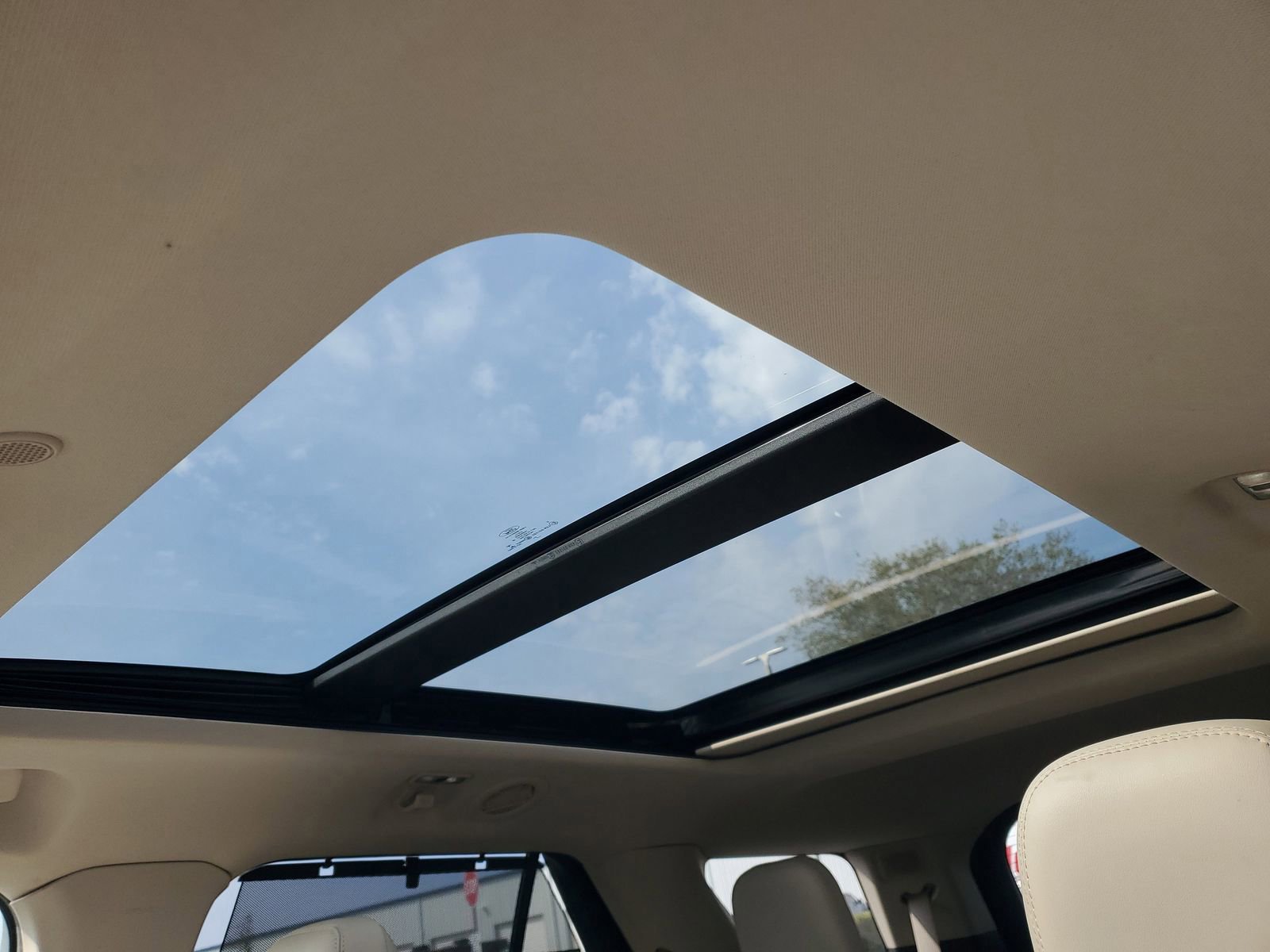 Certified 2022 Ford Explorer Platinum w/ Equipment Group 601A image 32