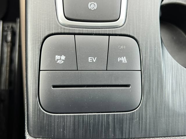 Certified 2022 Ford Escape Titanium FWD image 34