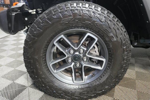 Used 2025 Jeep Gladiator Mojave w/ Safety Group AWD/4WD image 10