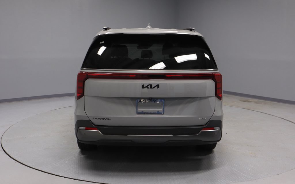 Used 2026 Kia Carnival SX w/ SX Dark Edition Package FWD image 10