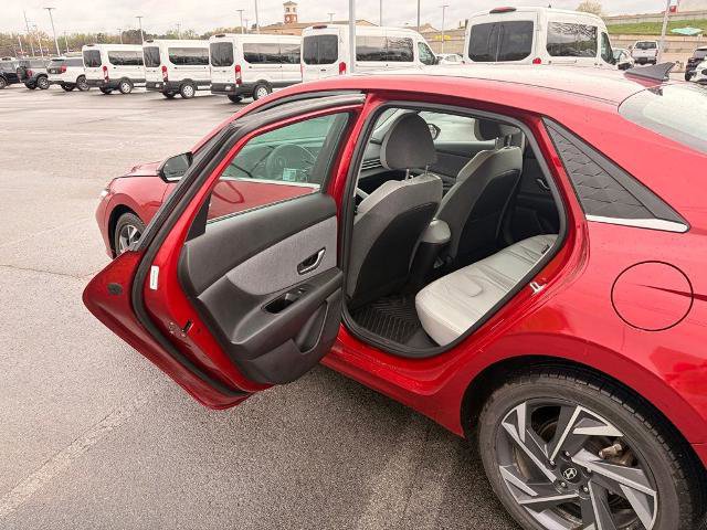 Used 2025 Hyundai Elantra Limited w/ Cargo Package image 20