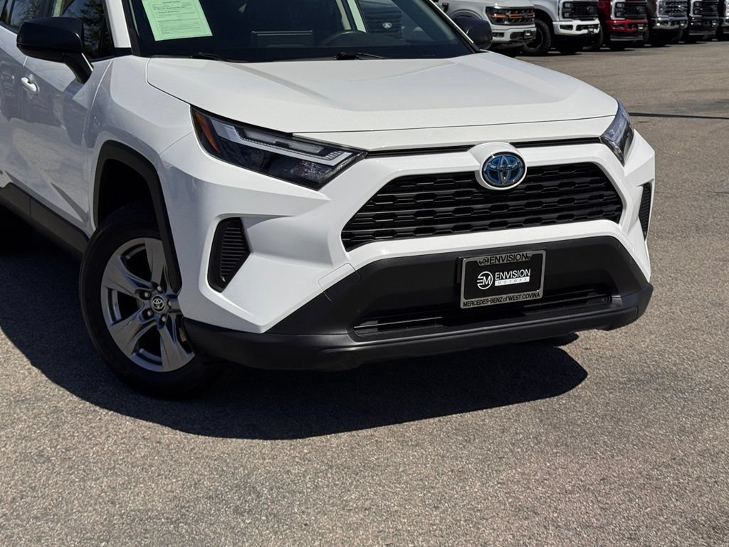 Used 2023 Toyota RAV4 LE AWD/4WD image 3
