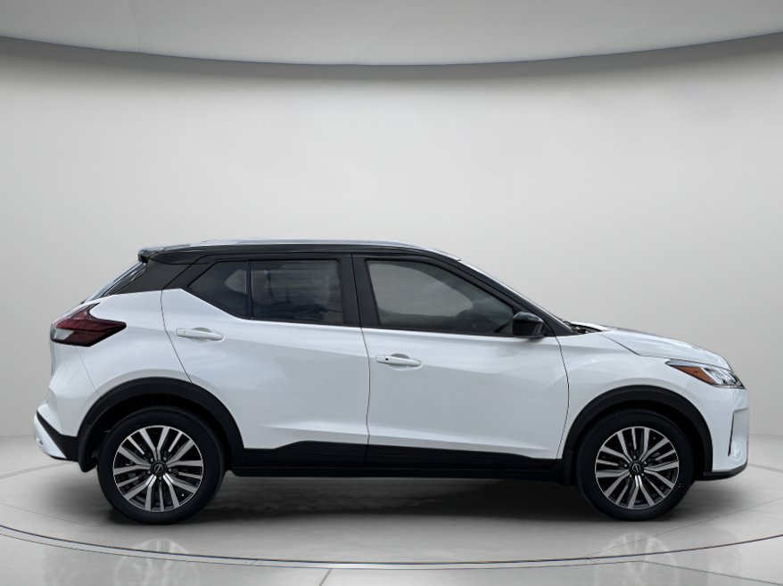 Used 2024 Nissan Kicks SV FWD image 2