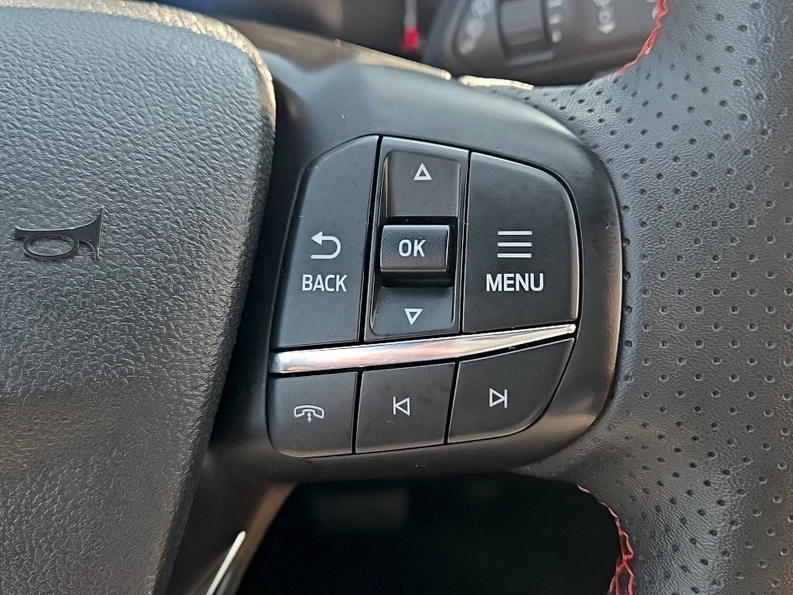 Certified 2025 Ford Escape ST-Line w/ Tech Pack #1 AWD/4WD image 14