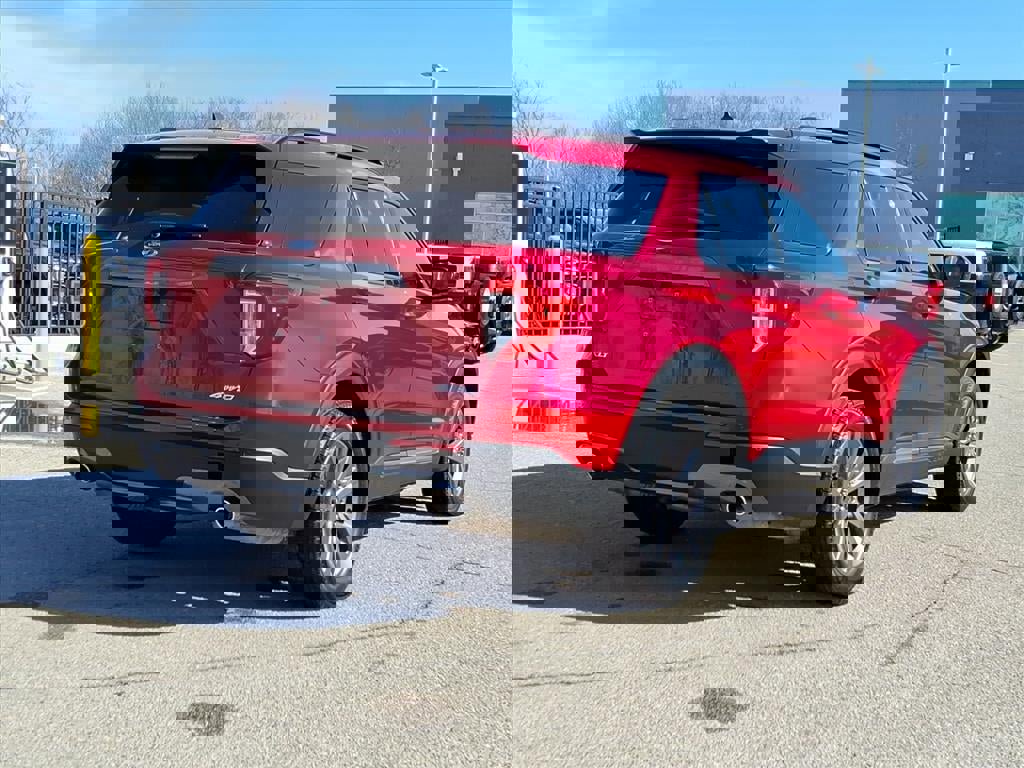 Certified 2022 Ford Explorer XLT w/ Equipment Group 202A image 5