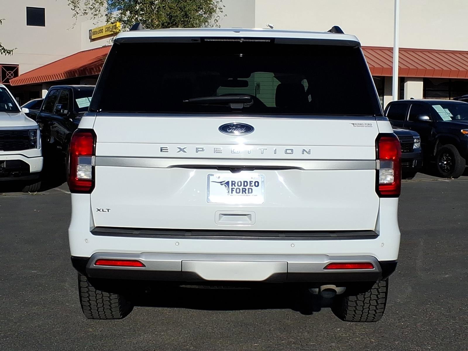 Certified 2024 Ford Expedition XLT image 3