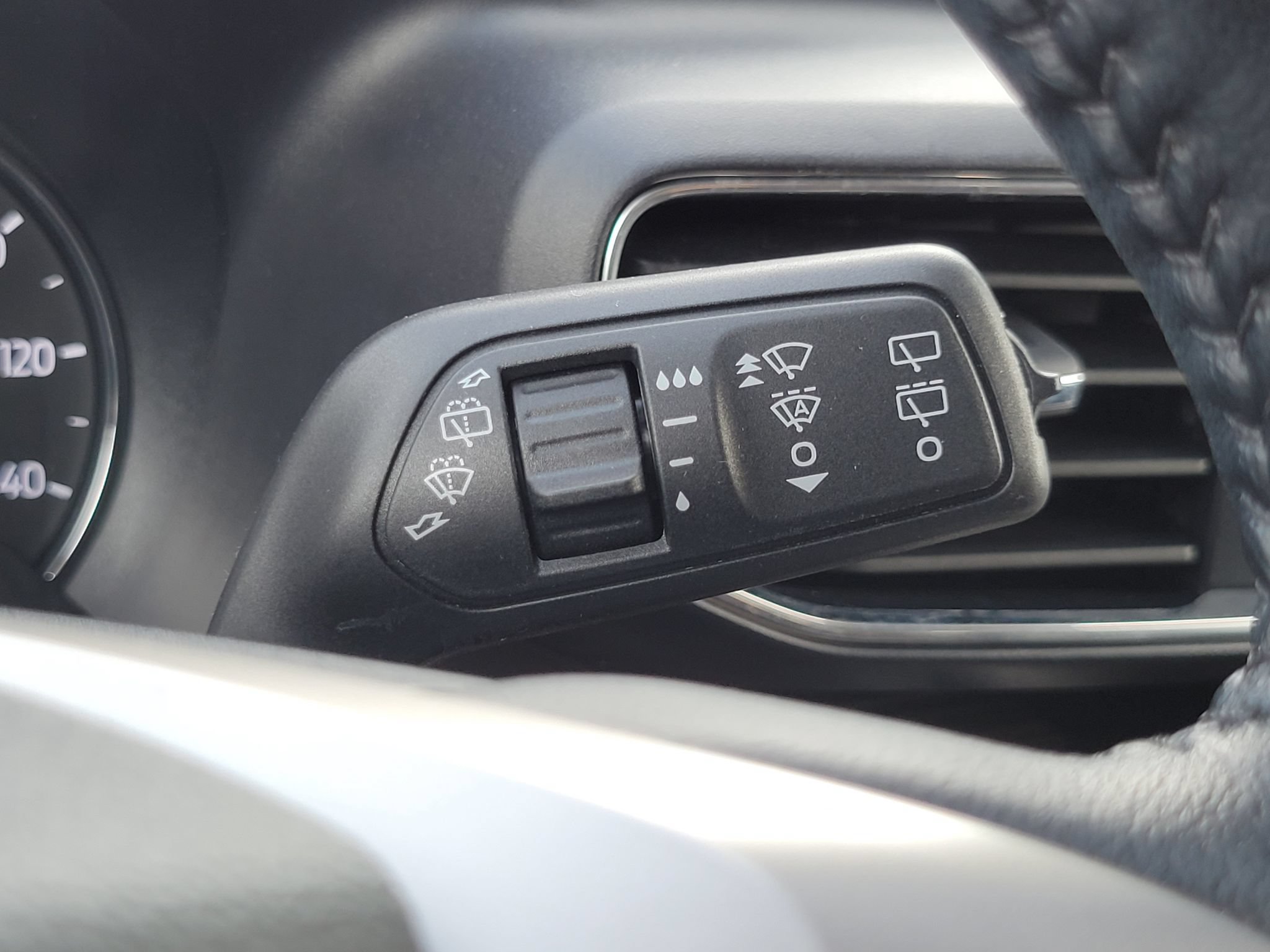 Certified 2023 Ford Explorer Limited w/ Limited Technology Package RWD image 18