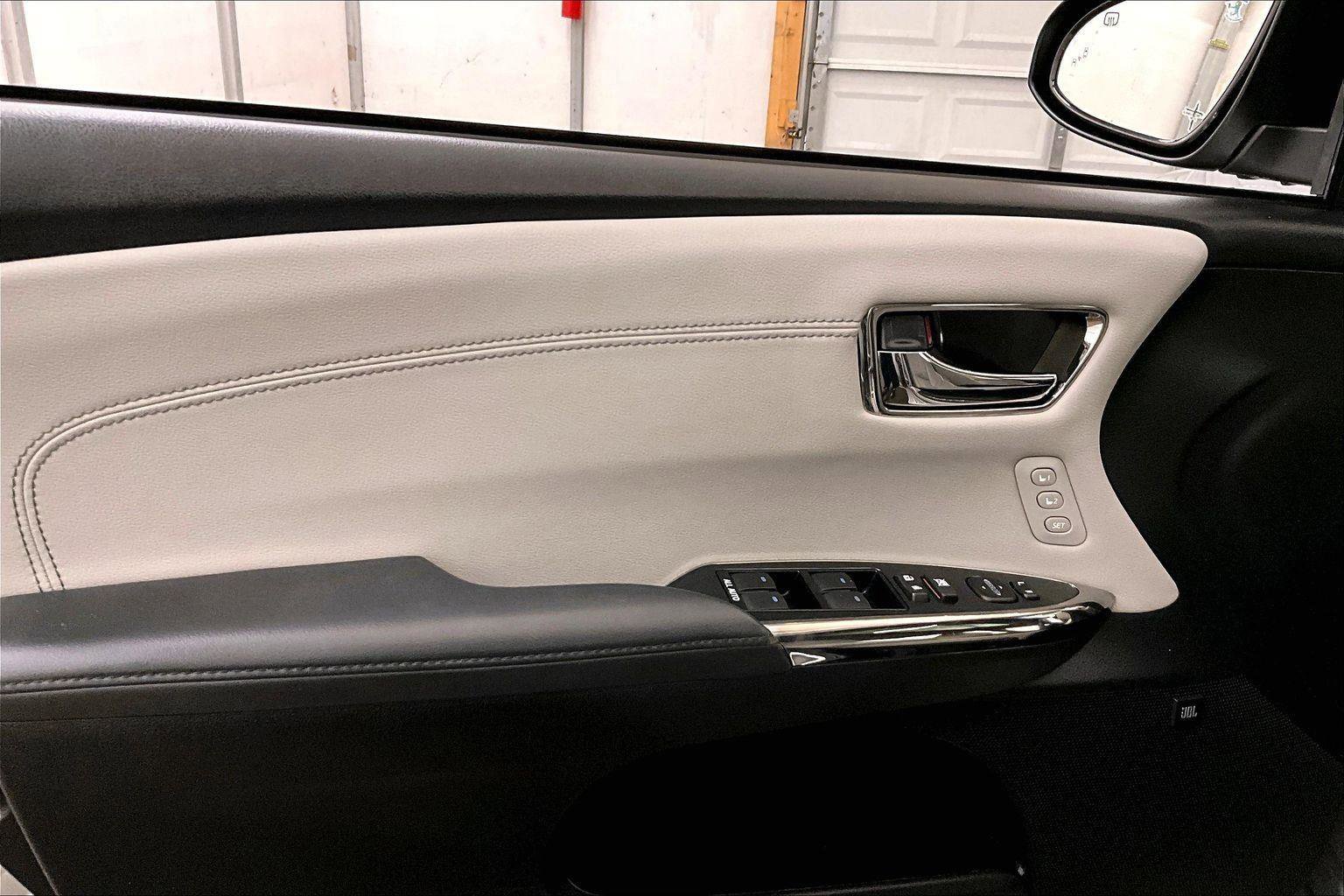 Used 2017 Toyota Avalon Limited w/ All Weather Liner Package image 22