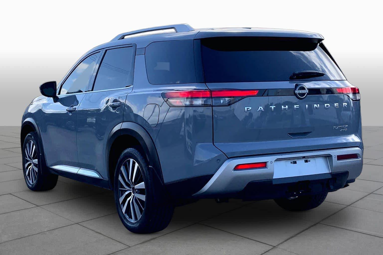 Used 2022 Nissan Pathfinder Platinum AWD/4WD image 12