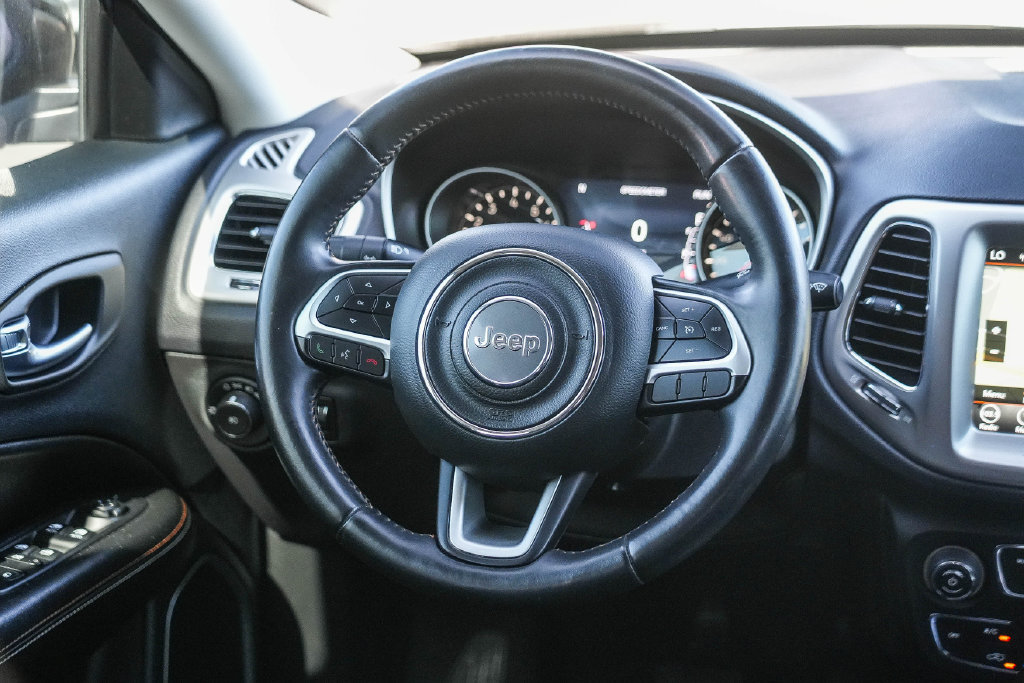 Used 2019 Jeep Compass Latitude w/ Popular Equipment Group FWD image 18