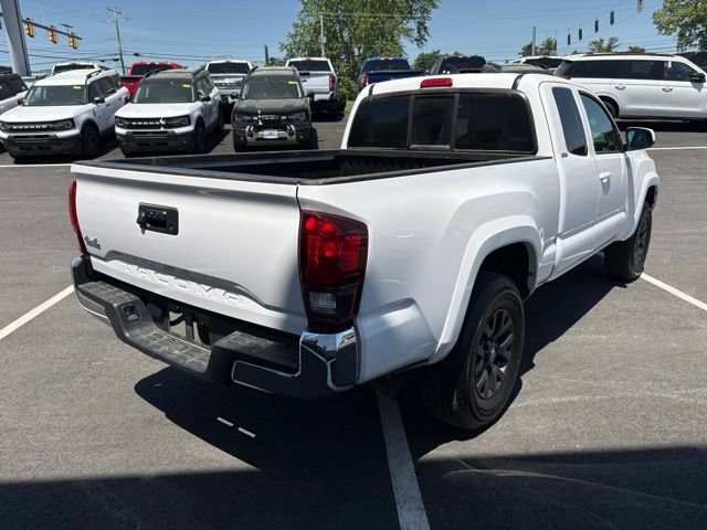 Used 2022 Toyota Tacoma SR5 w/ SR5 Appearance Package (SM) AWD/4WD image 3