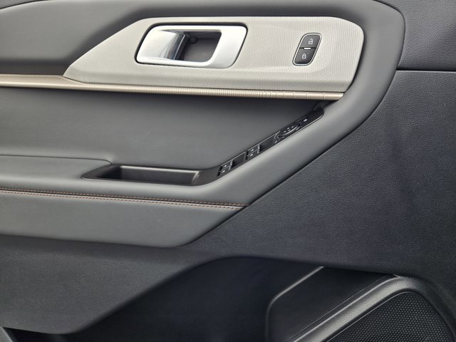 Certified 2025 Ford Explorer Active RWD image 21