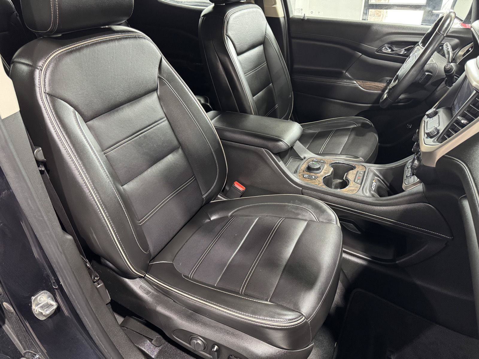 Used 2021 GMC Acadia Denali w/ Denali Technology Package AWD/4WD image 31