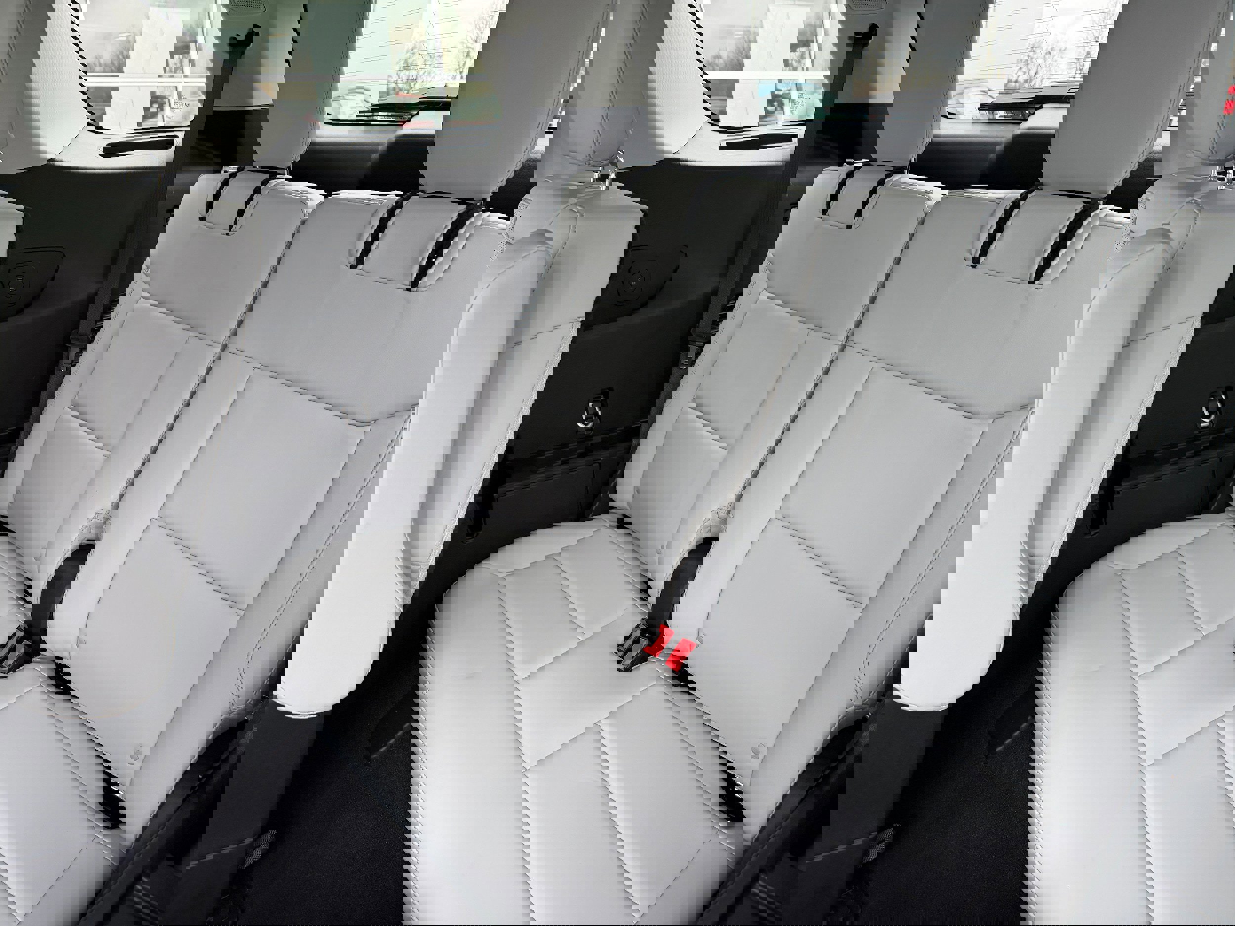 Certified 2025 Ford Explorer Platinum w/ LUX Leather Package image 16