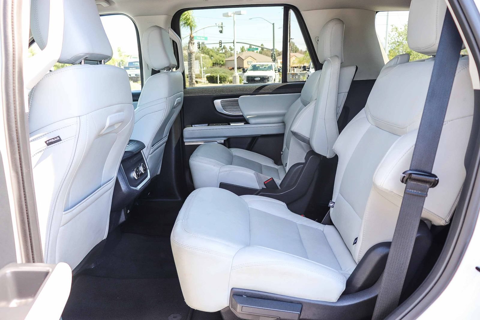 Certified 2025 Ford Expedition Platinum AWD/4WD image 16