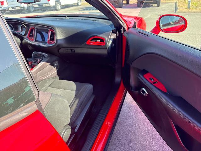Used 2019 Dodge Challenger SXT image 21