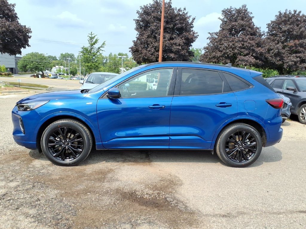 Certified 2023 Ford Escape ST-Line Elite AWD/4WD image 2