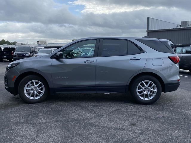 Used 2023 Chevrolet Equinox LS w/ LS Convenience Package image 2