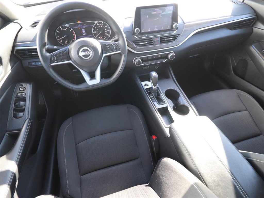 Used 2025 Nissan Altima 2.5 SV image 10