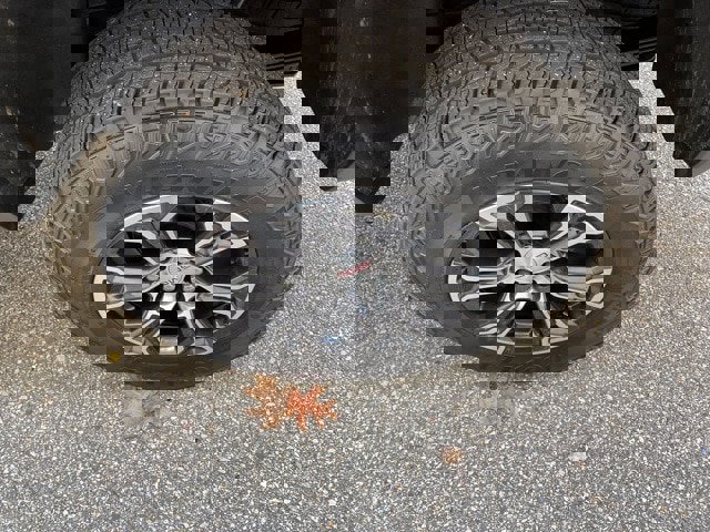 Used 2025 GMC Canyon AT4 w/ AT4 Premium Package image 10