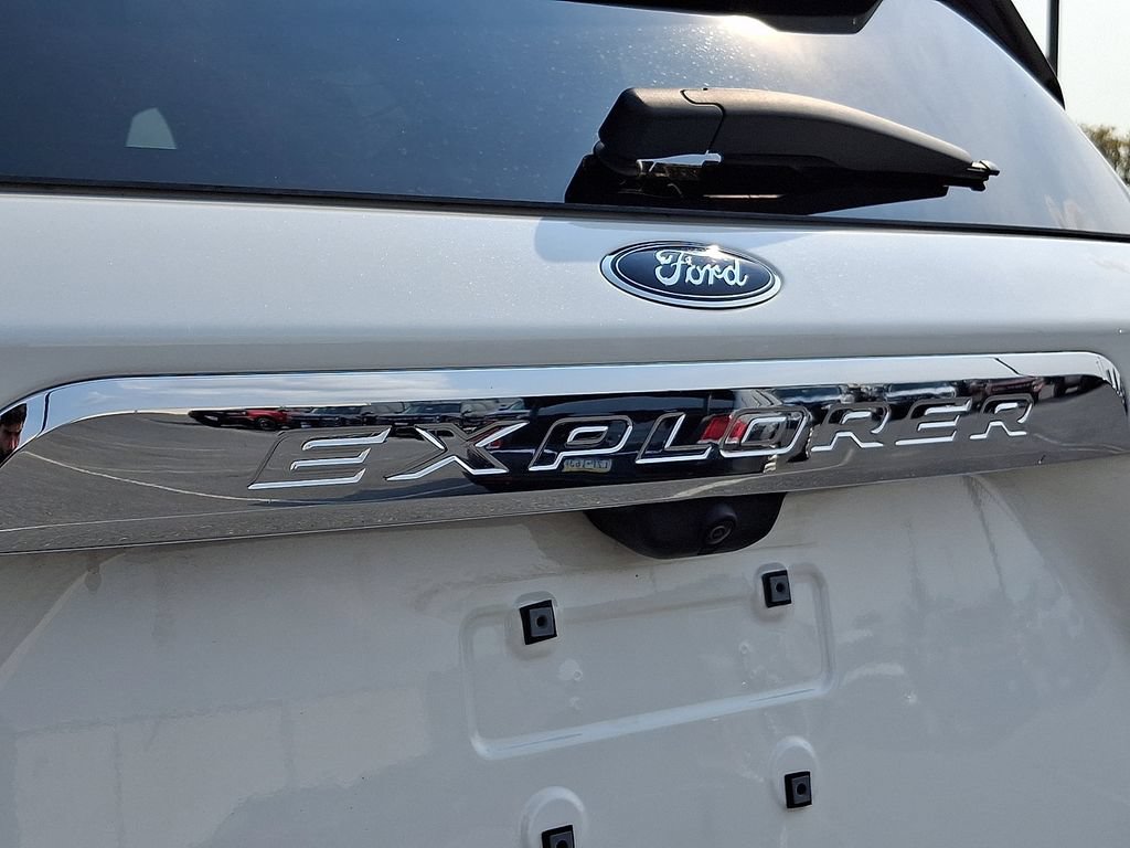 Certified 2023 Ford Explorer XLT w/ Equipment Group 202A AWD/4WD image 33