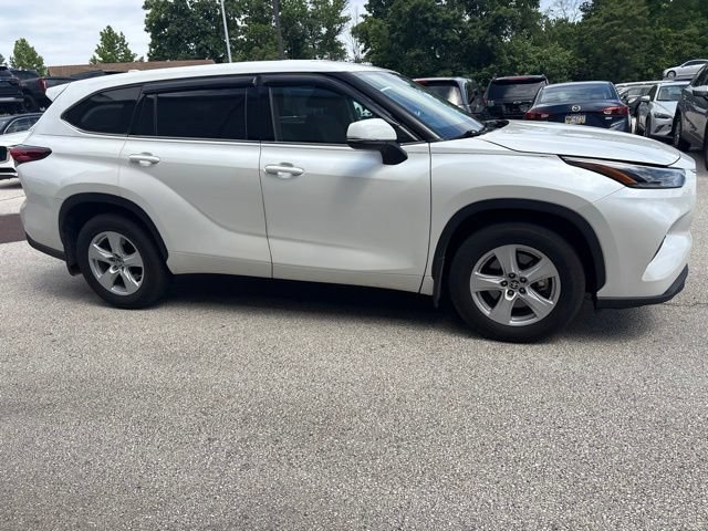 Used 2021 Toyota Highlander LE AWD/4WD image 17
