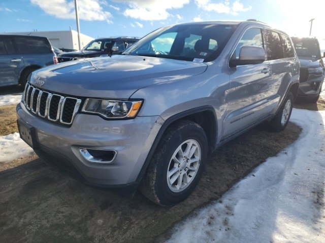 Used 2020 Jeep Grand Cherokee Laredo image 3