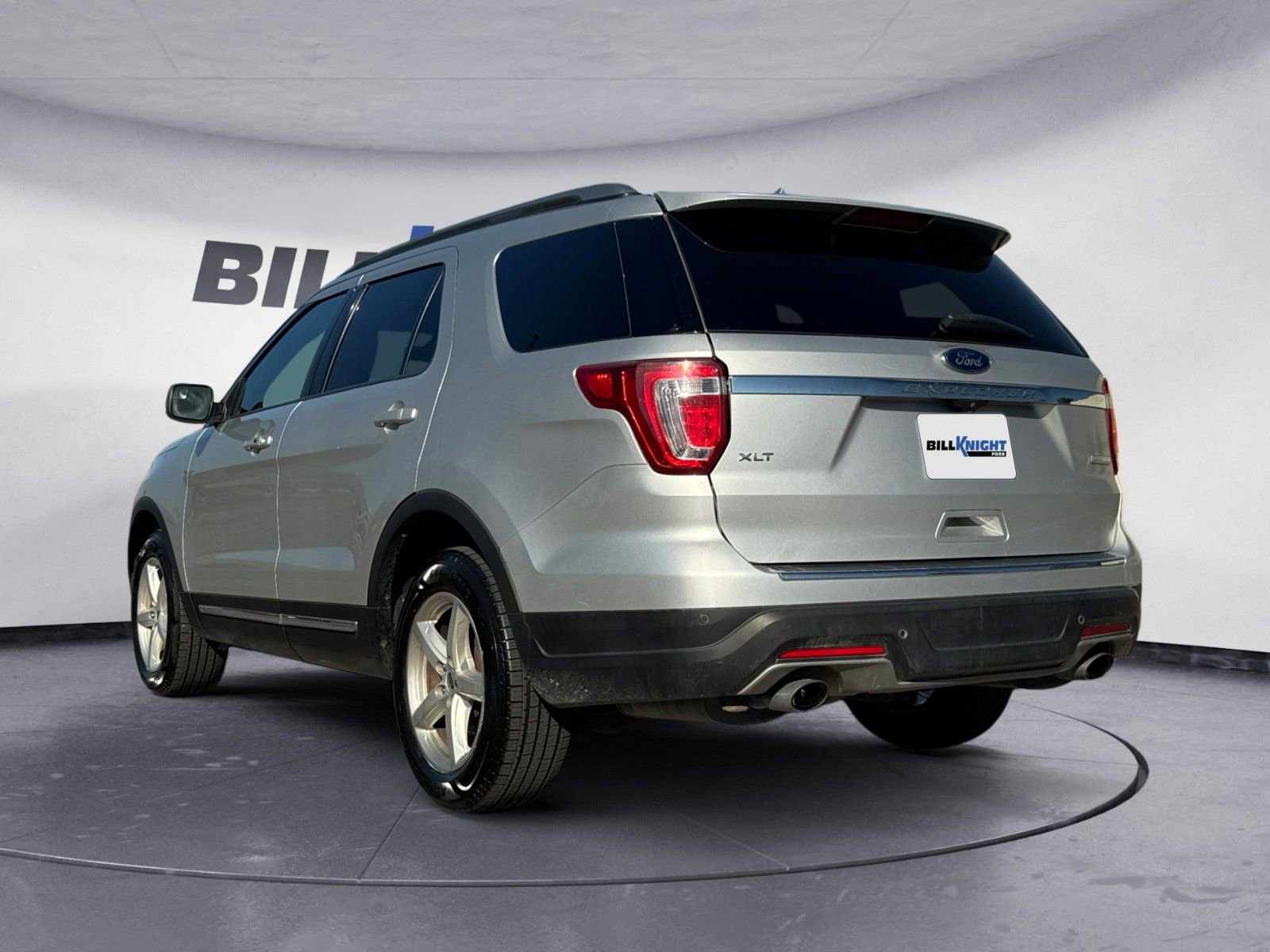 Certified 2018 Ford Explorer XLT w/ Equipment Group 202A image 3