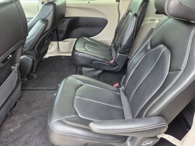 Used 2023 Chrysler Pacifica Touring-L FWD image 23