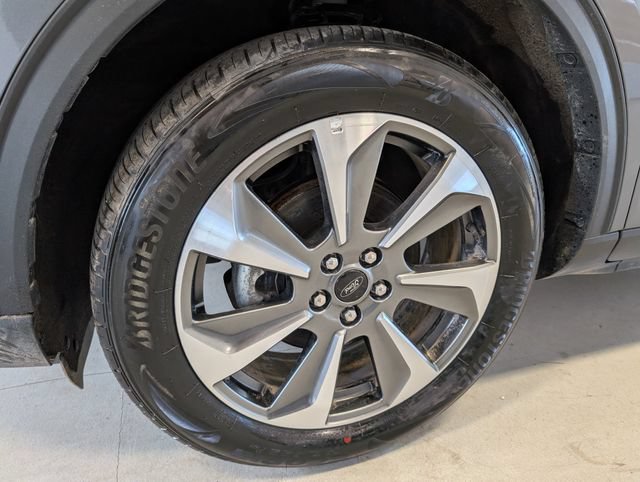Certified 2024 Ford Escape Platinum AWD/4WD image 9