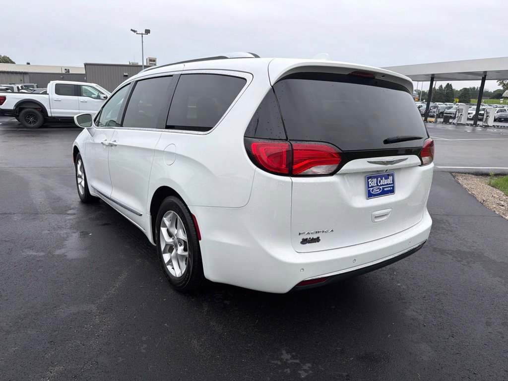 Used 2018 Chrysler Pacifica Touring-L w/ Tire & Wheel Group FWD image 6