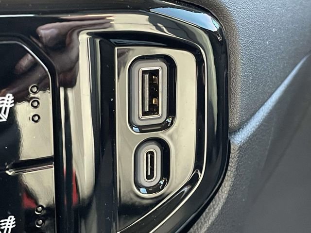 Used 2024 Chevrolet Silverado 2500 LT w/ Convenience Package image 31