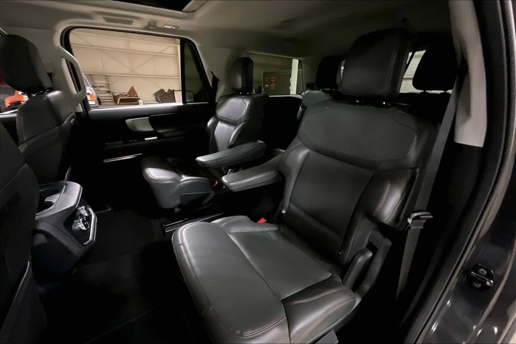 Certified 2025 Ford Expedition Active AWD/4WD image 25