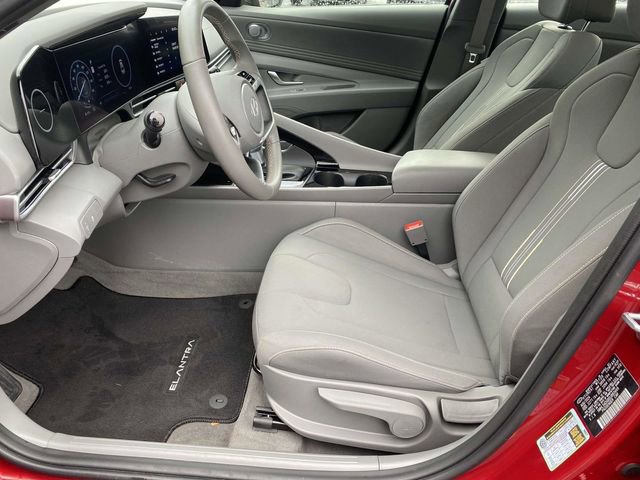 Used 2025 Hyundai Elantra SEL w/ Cargo Package image 17