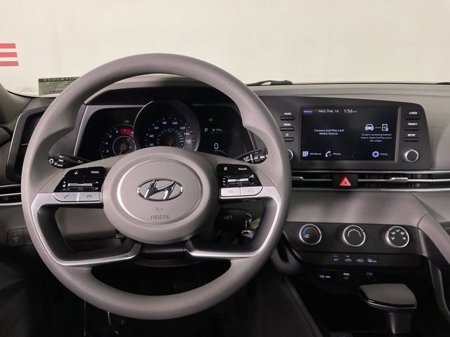 Used 2021 Hyundai Elantra SE image 16