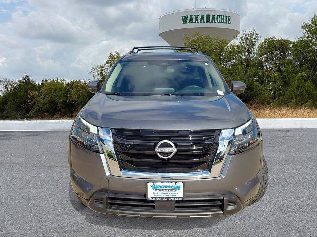 Used 2025 Nissan Pathfinder SV FWD image 2