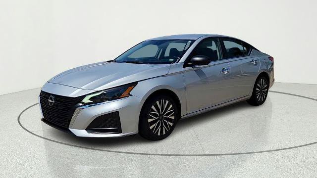 Used 2024 Nissan Altima 2.5 SV FWD image 3
