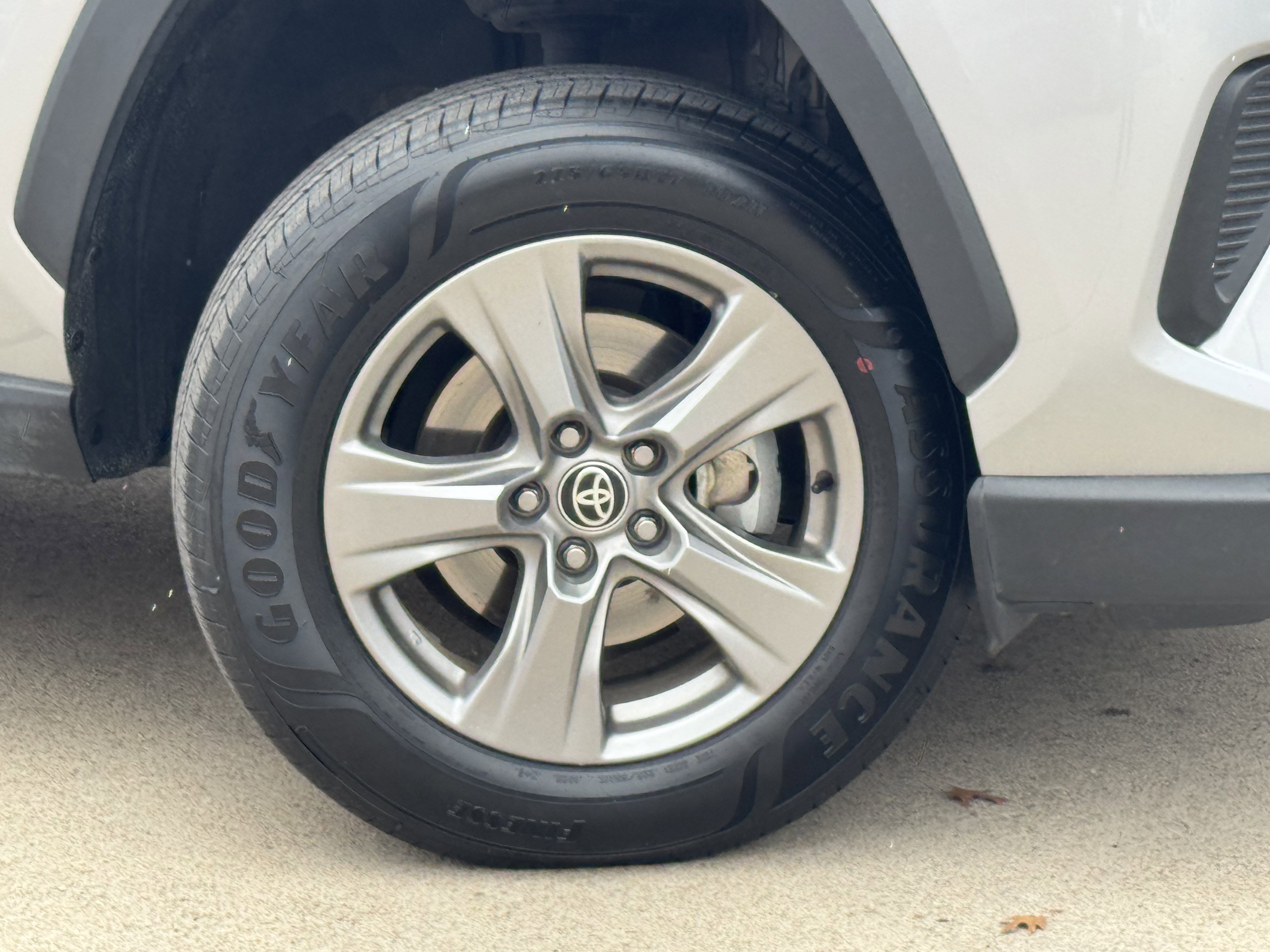 Used 2024 Toyota RAV4 XLE image 8