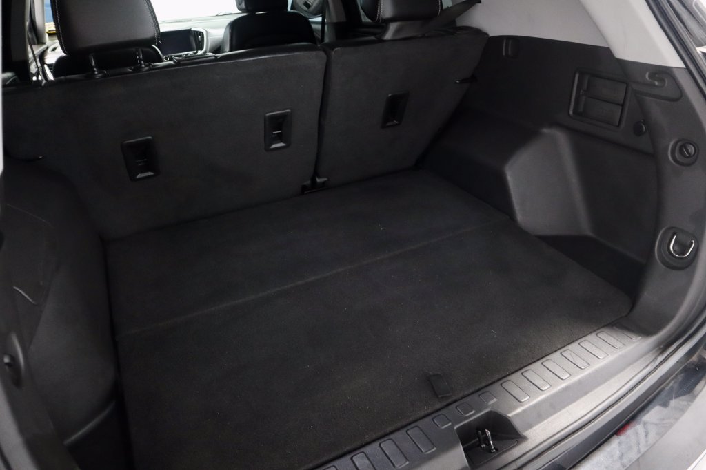 Used 2023 GMC Terrain SLT FWD image 15
