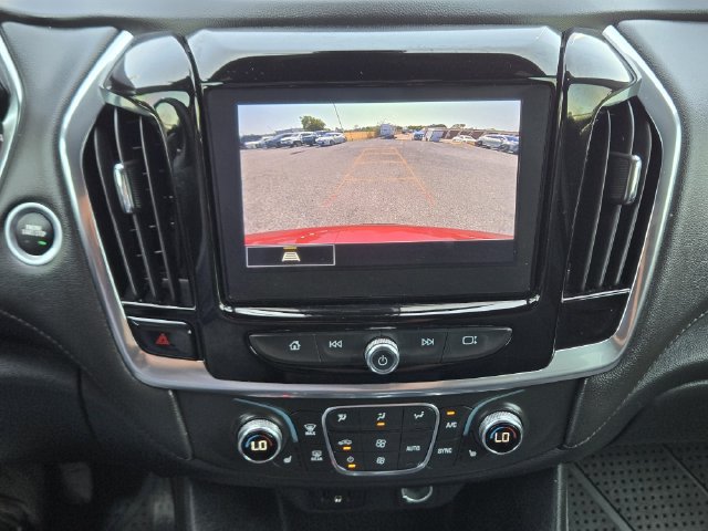 Used 2023 Chevrolet Traverse LT FWD image 17