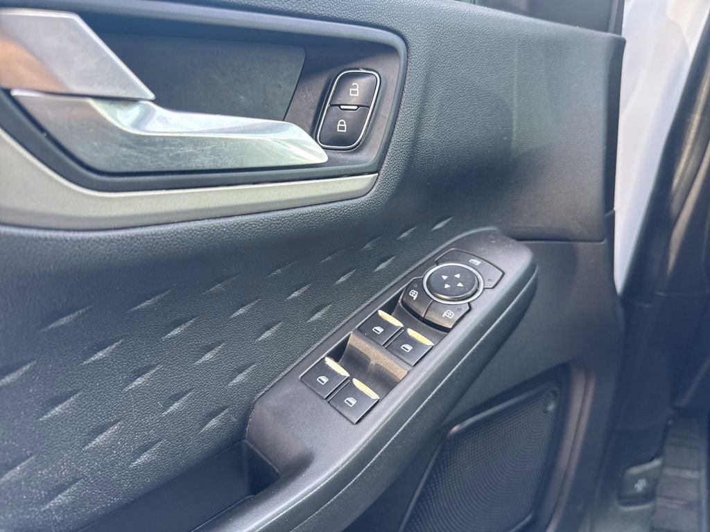 Certified 2020 Ford Escape SE image 10