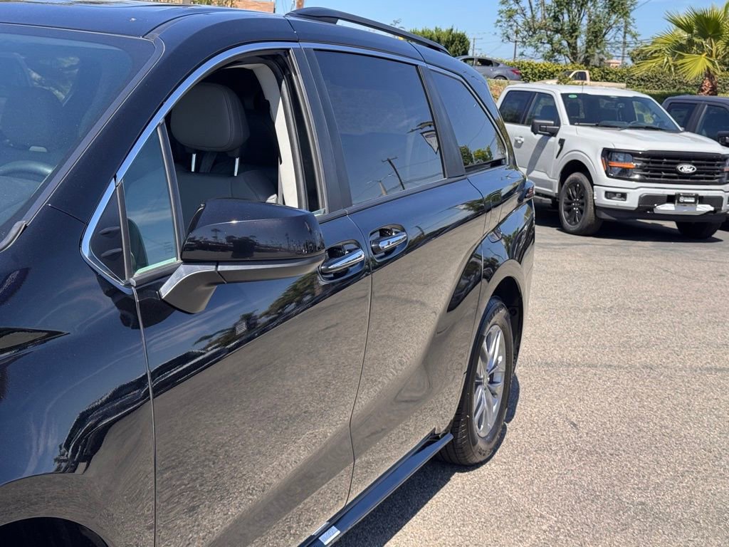 Used 2024 Toyota Sienna XLE image 9