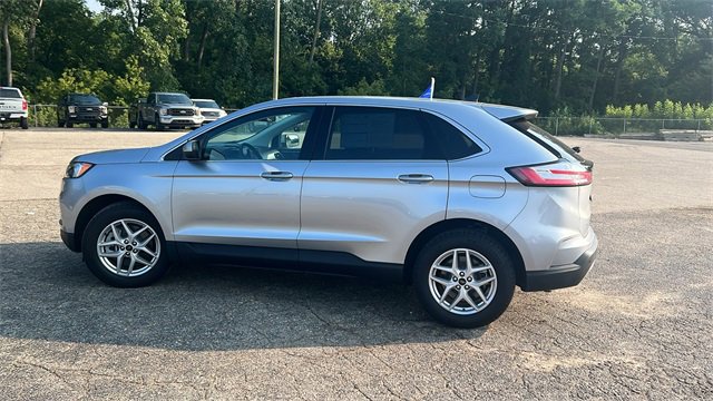 Certified 2023 Ford Edge SEL w/ Convenience Package image 2