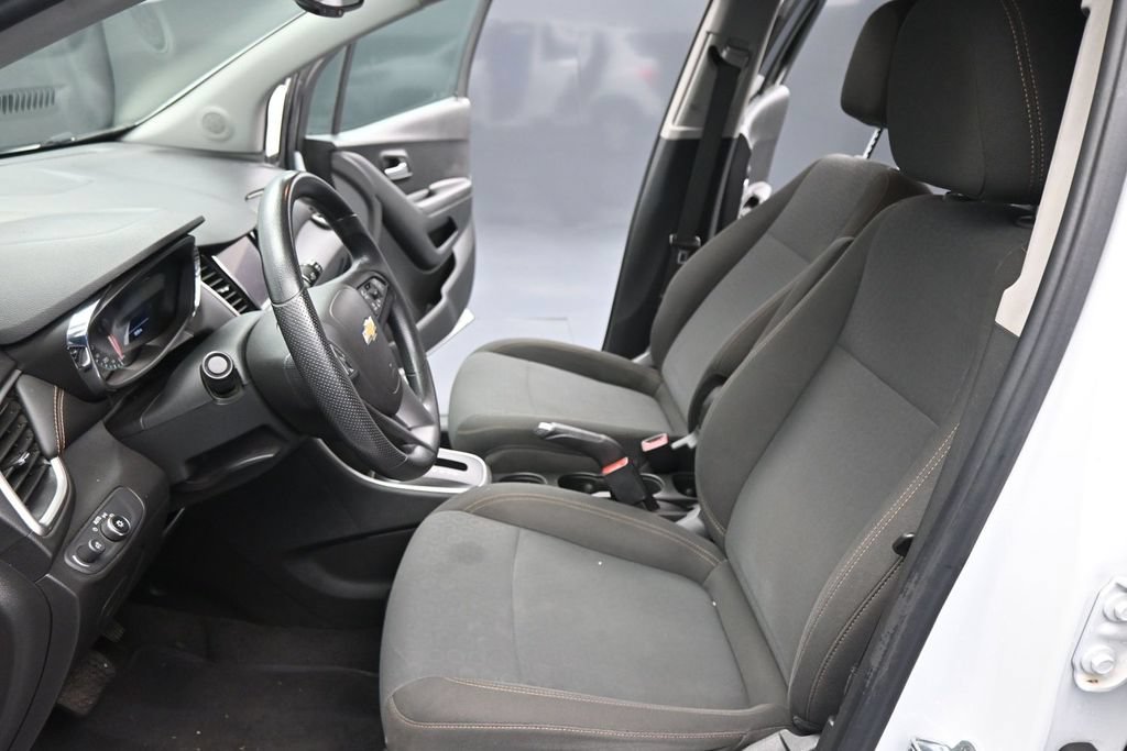 Used 2021 Chevrolet Trax LS w/ Tint and Cruise Package FWD image 10