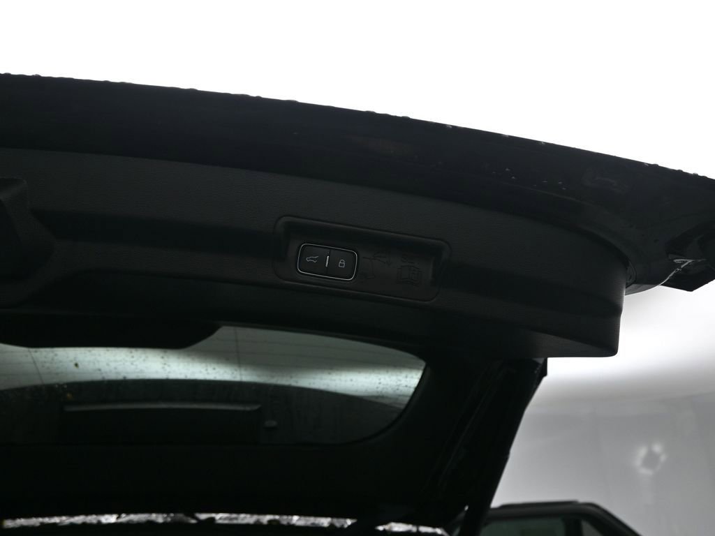 Certified 2022 Ford Explorer XLT w/ Equipment Group 202A image 27