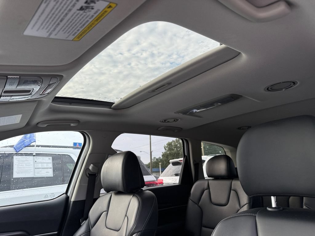 Used 2025 Kia Telluride S FWD image 18