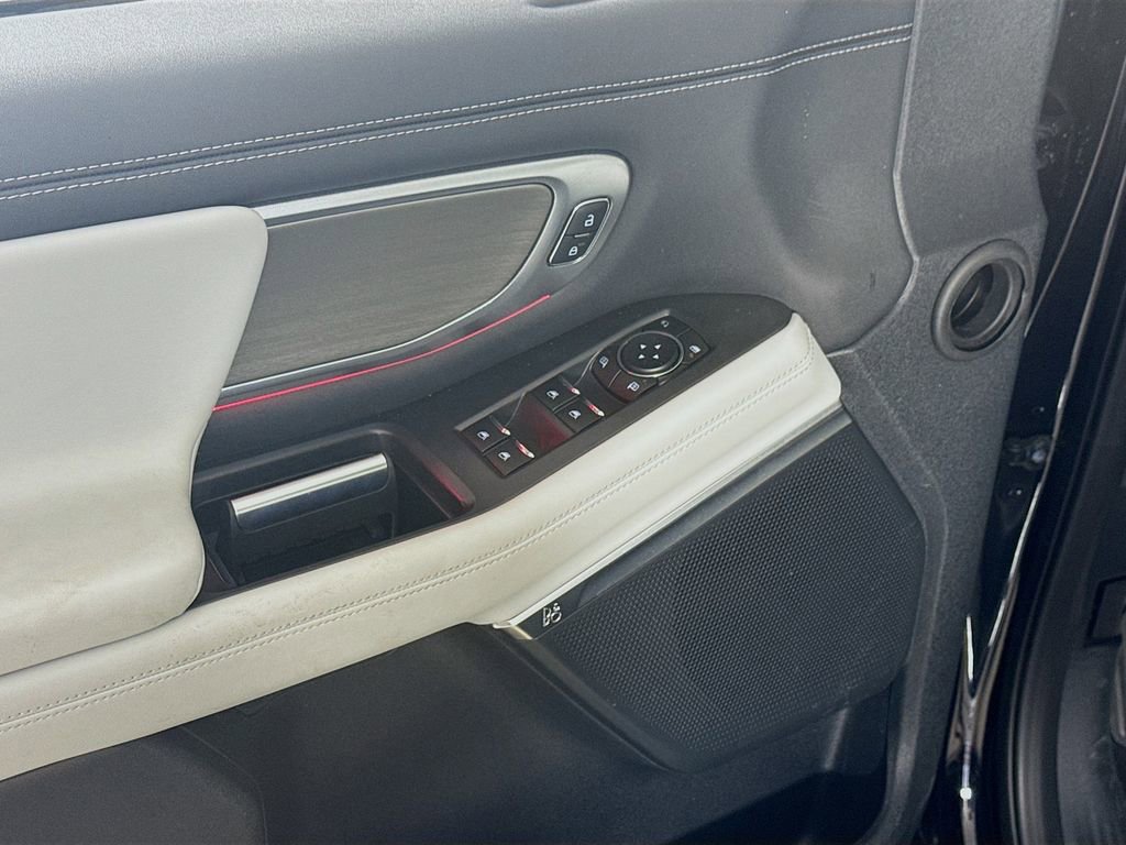 Certified 2025 Ford Expedition Platinum AWD/4WD image 18