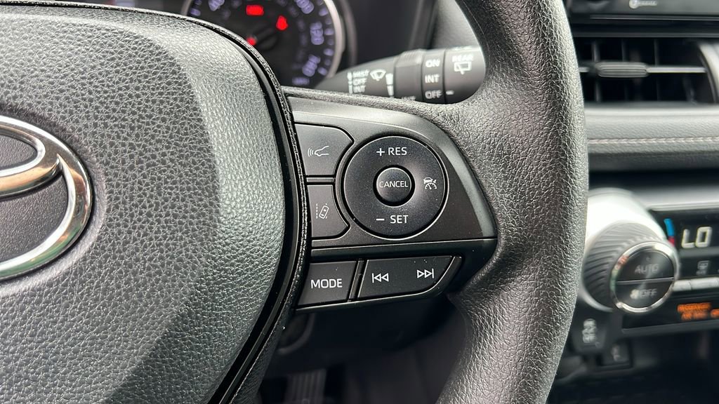 Used 2020 Toyota RAV4 XLE w/ All Weather Liner Package FWD image 21